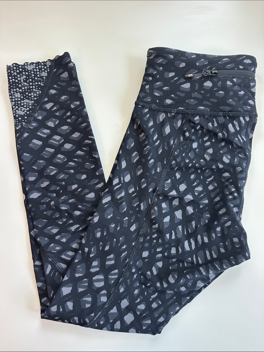 Lululemon Black & Gray Patterned Athletic Leggings